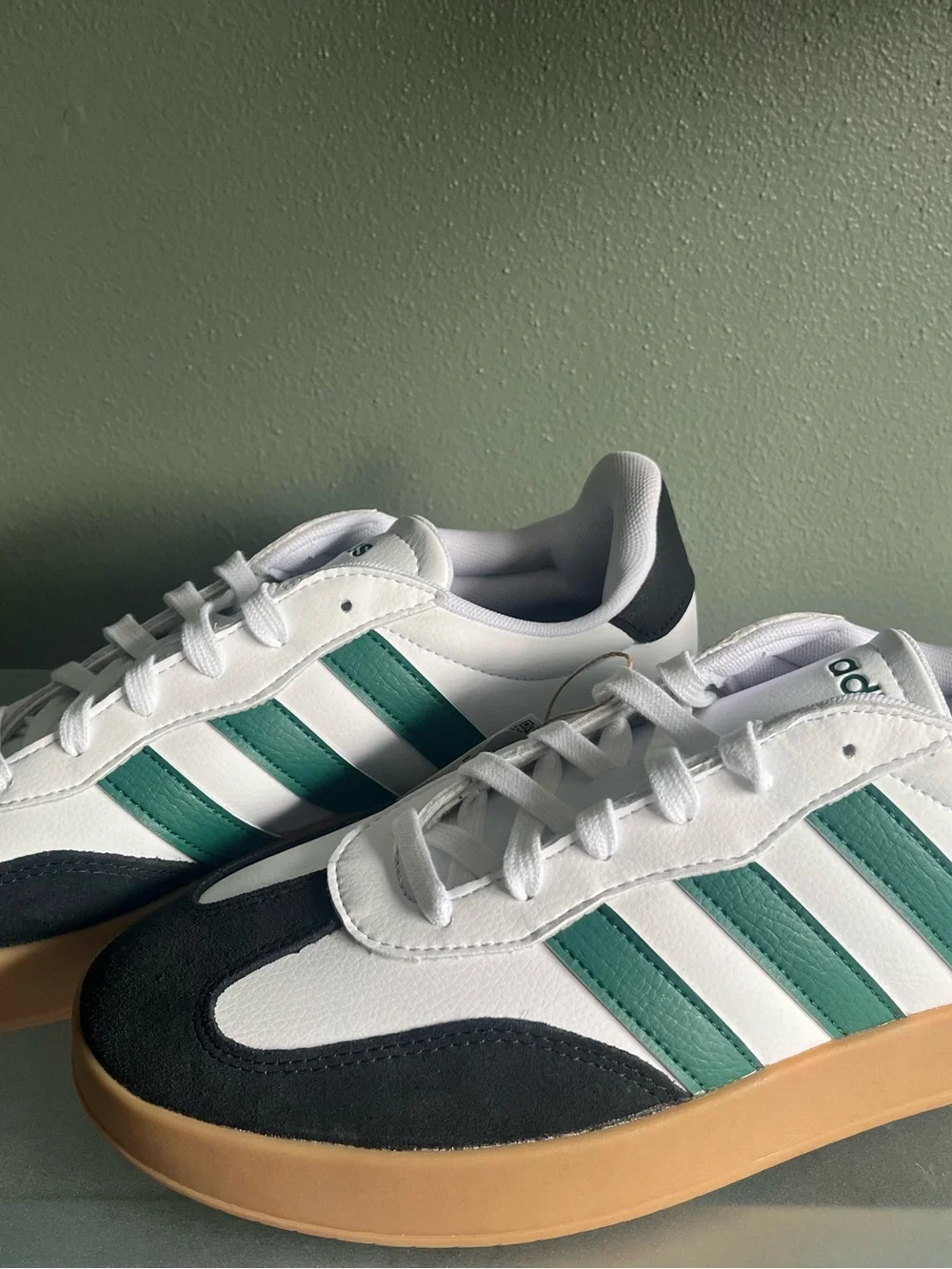 Adidas Barreda Men’s 10.5 White Green Black Gum Sole Sneakers NWT